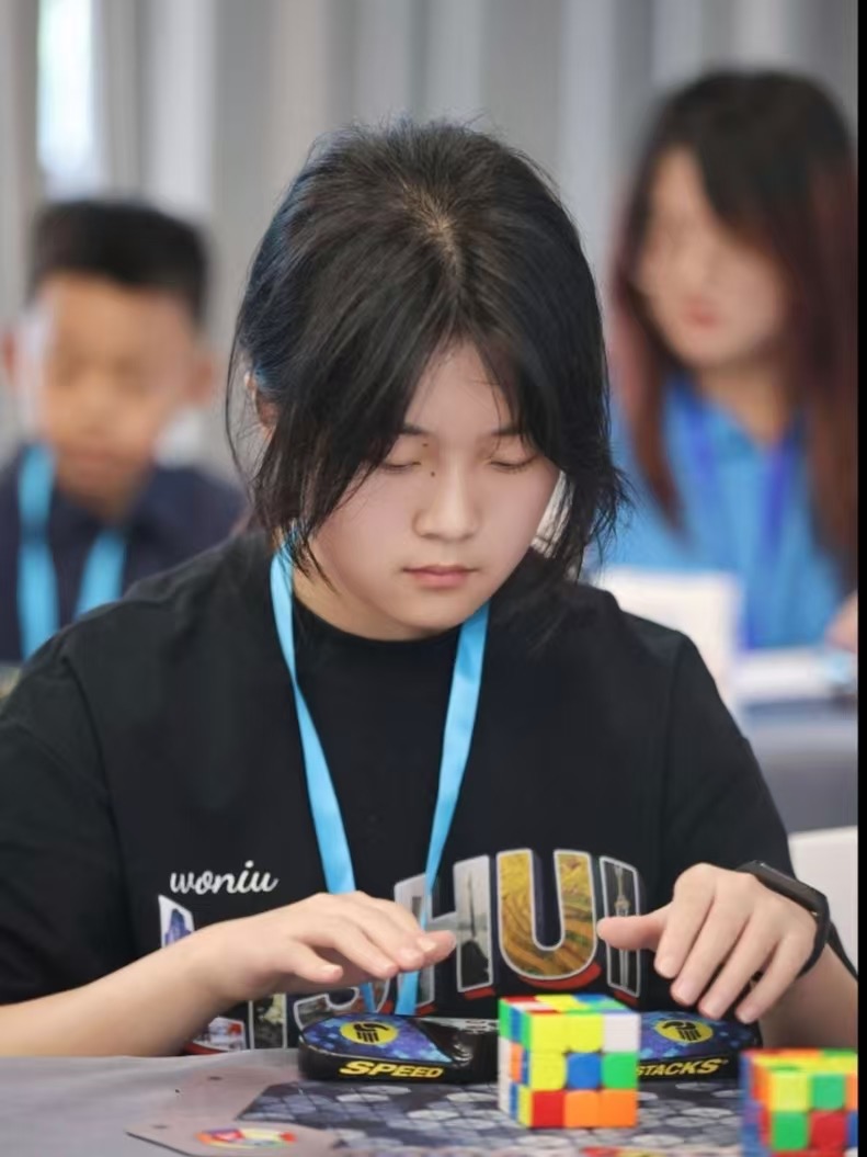 Yixuan Du (杜宜轩)