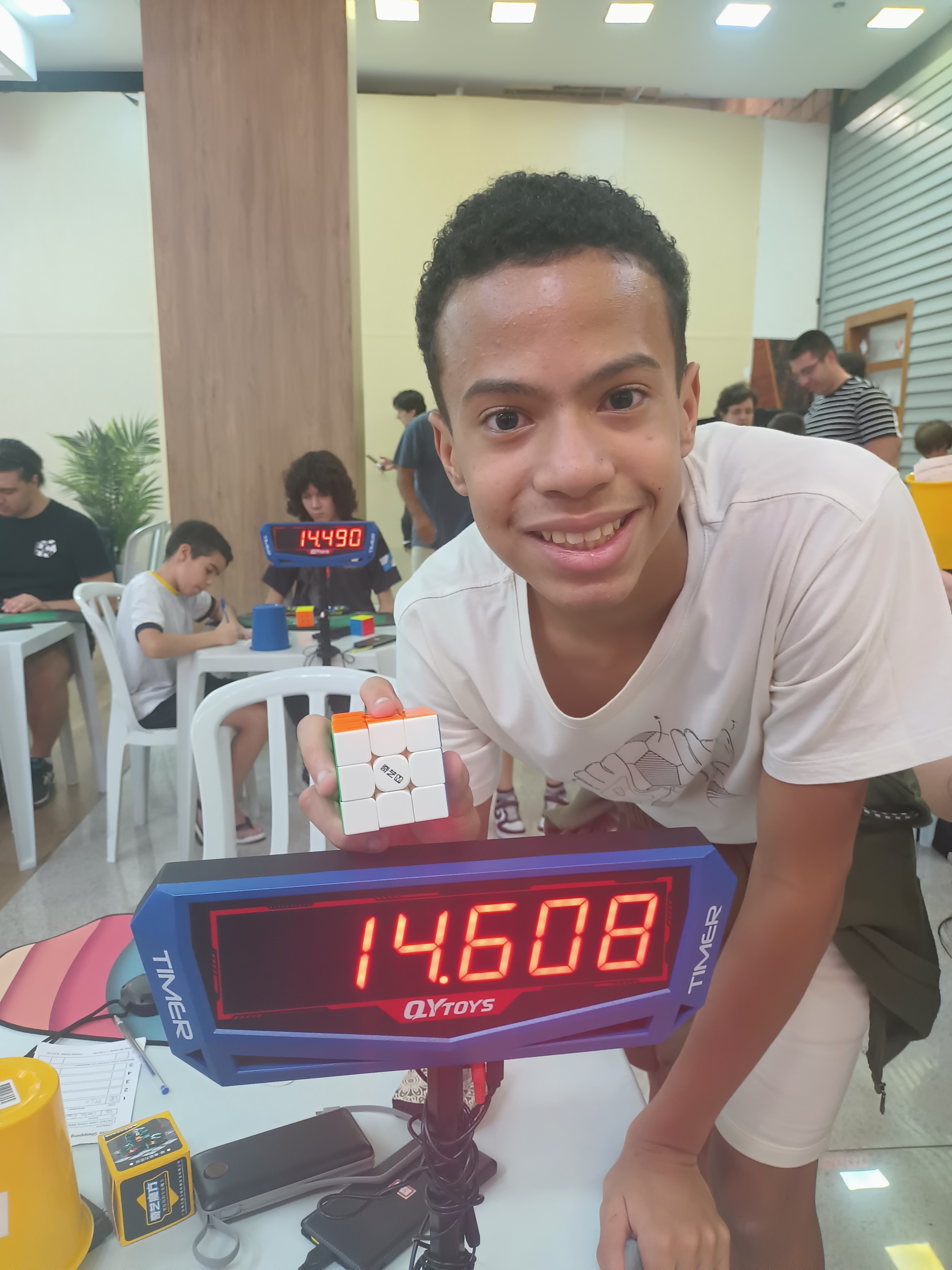 Carlos Eduardo de Oliveira Souza Barcelos 的头像