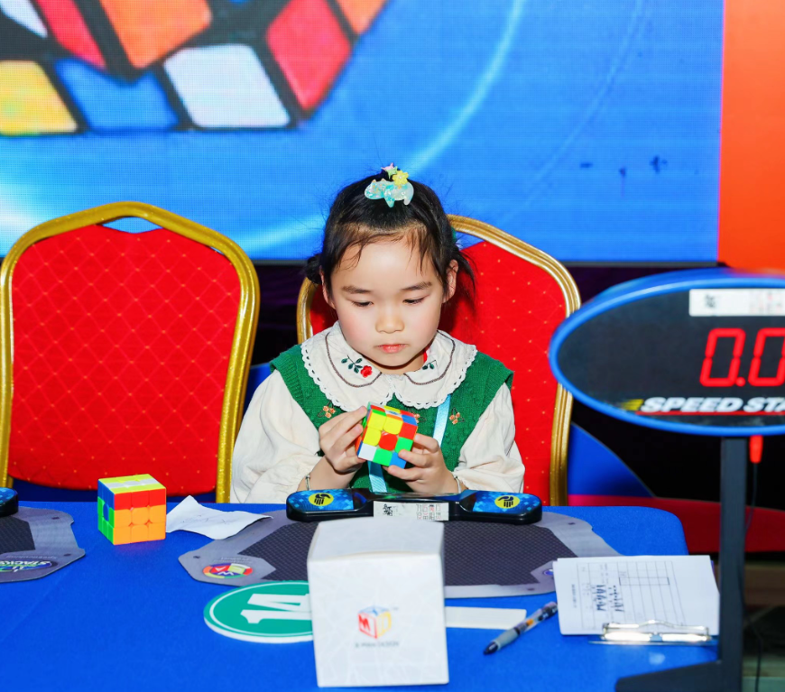 Yiyun Zhang (张弋筠)