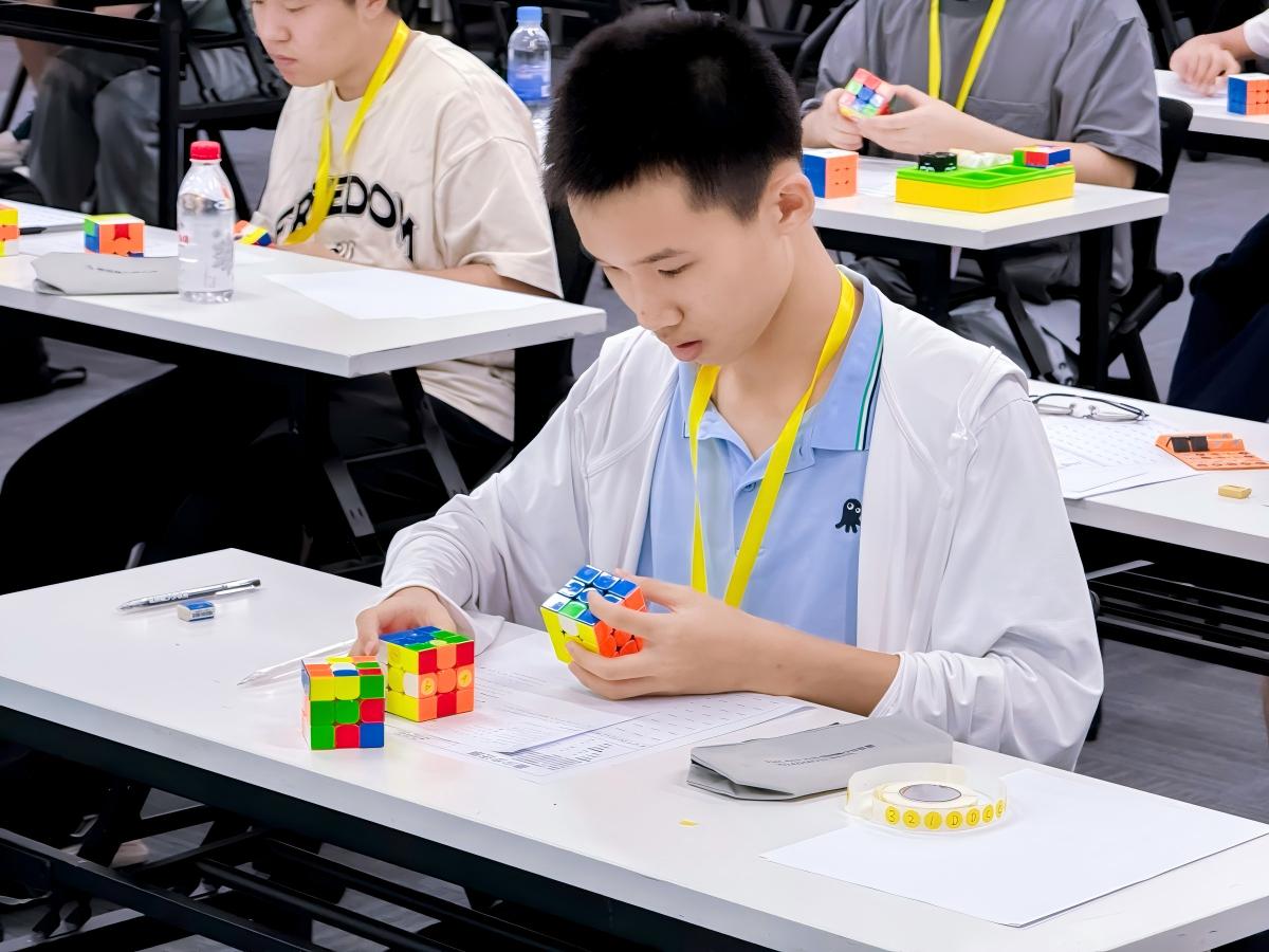 Yixun Zhao (赵以训)