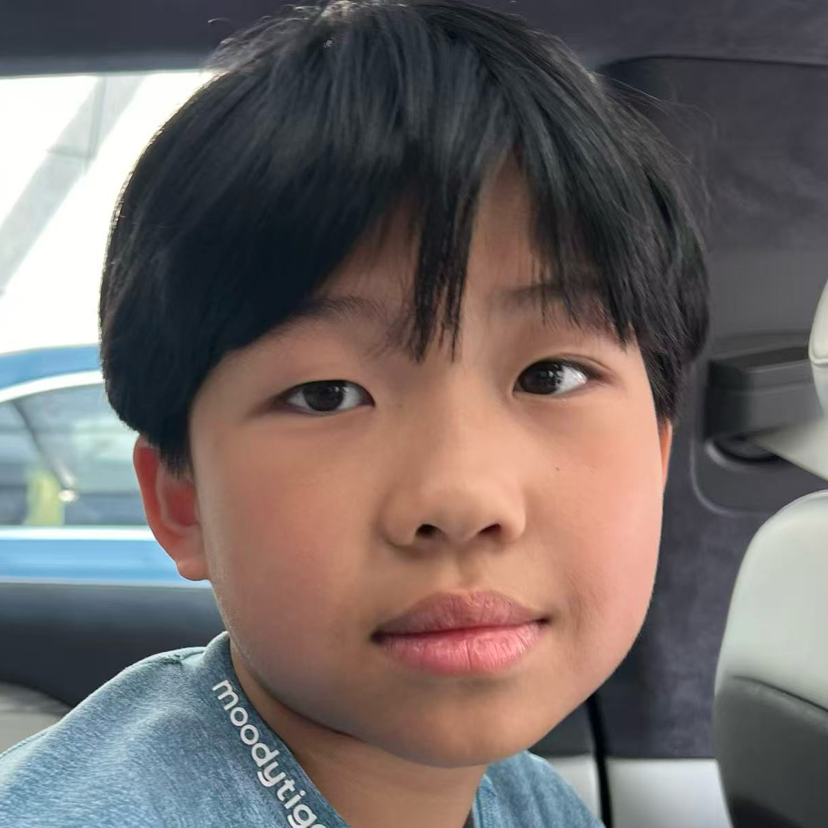 Xinqi Feng (冯昕祺)