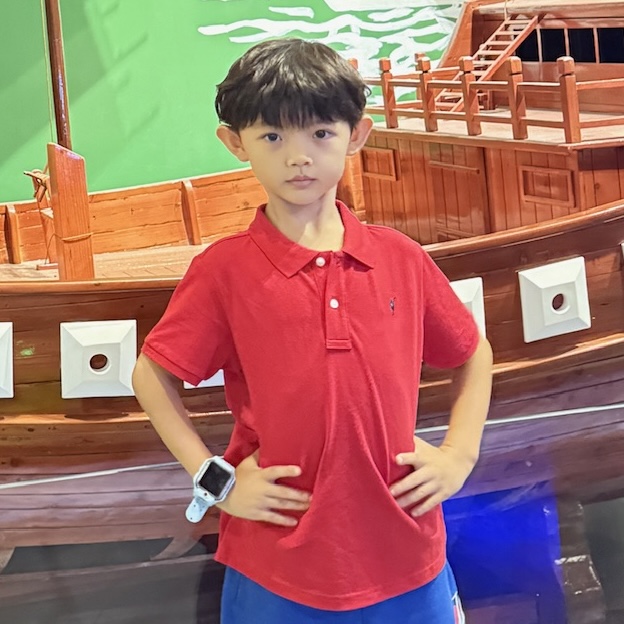 Zimo Huang (黄梓墨)